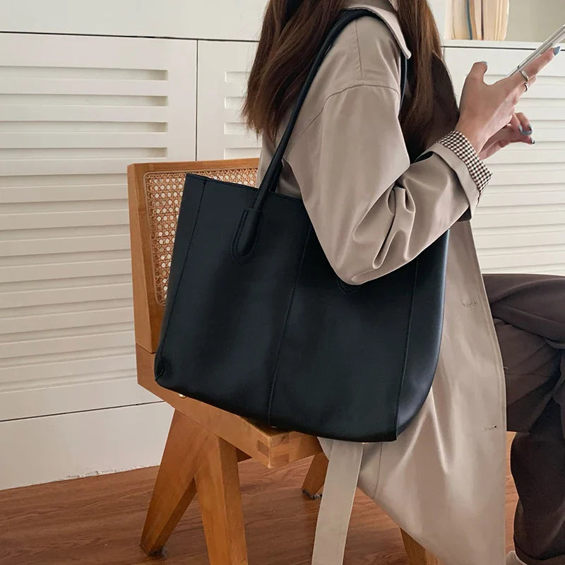 Sac de cours femme polyvalent, grand, en similicuir chic, idéal pour l'organisation et le style.