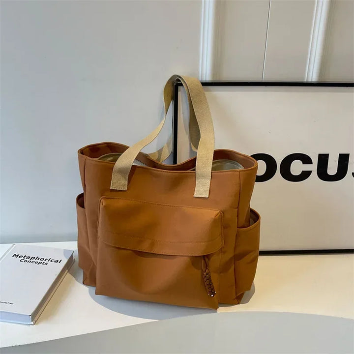 Cabas toile élégant pour femme, sac de cours pratique et robuste. Idéal pour transporter vos livres et documents.