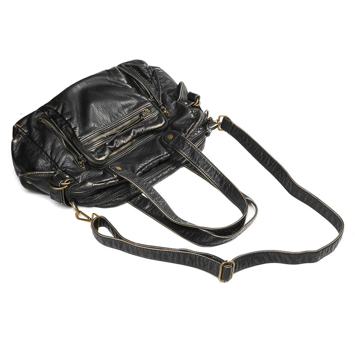 Sac bandoulière femme élégant, porté épaule, look vintage en cuir synthétique noir.