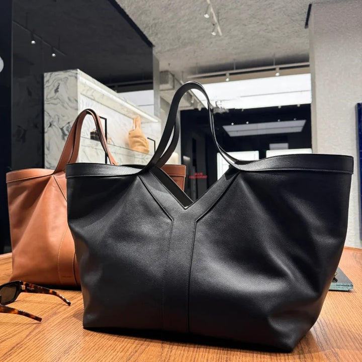 Grand sac étudiant marron en cuir synthétique, fourre-tout spacieux pour lycéenne, organisation facile.