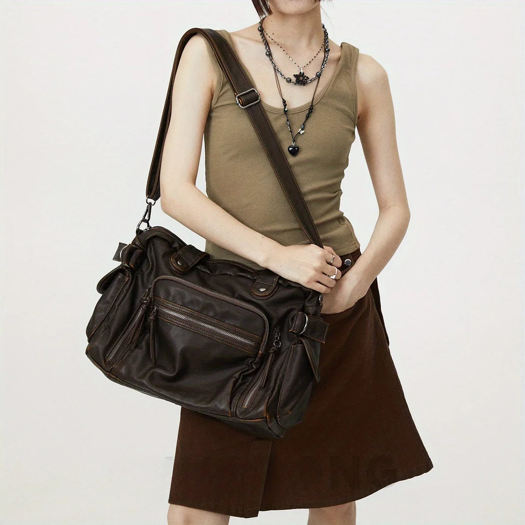 Grand sac cabas marron synthétique pour femme, style vintage, élégant et pratique pour vos cours.