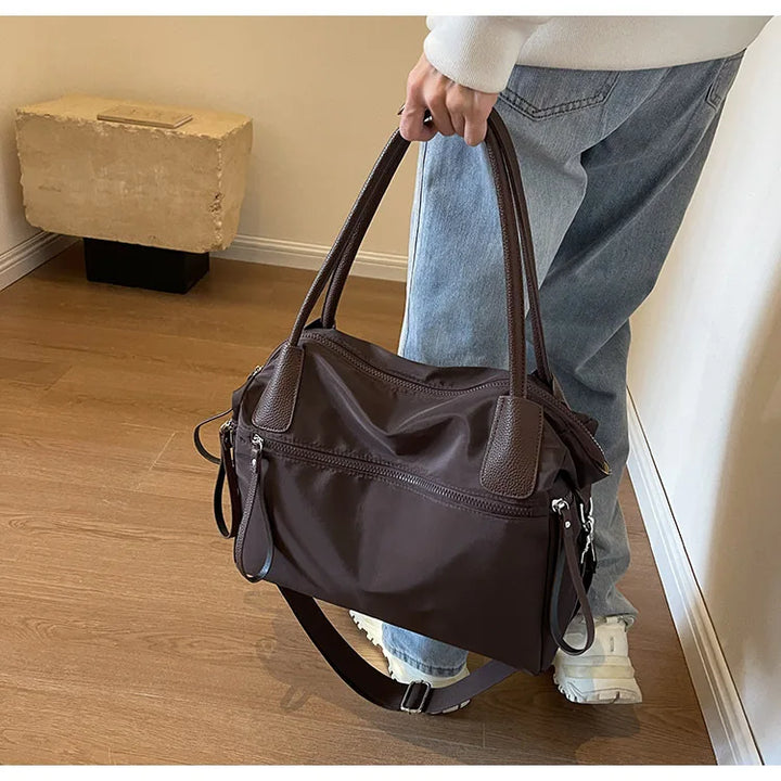 Sac cabas de cours spacieux pour femme, en nylon robuste. Indispensable pour l'université, stylé.
