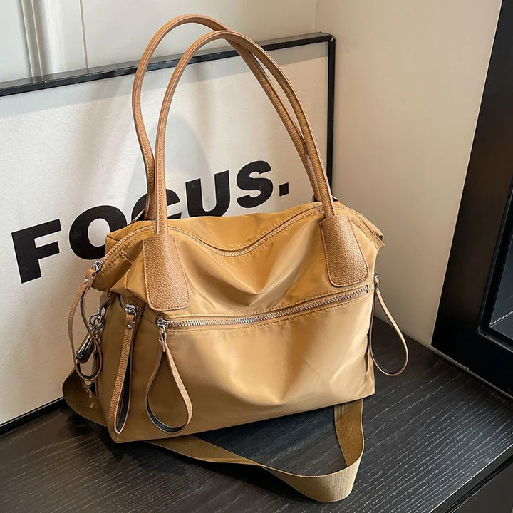 Sac à main d'épaule en nylon imperméable pour étudiante. Tendance et grand, idéal pour les cours.
