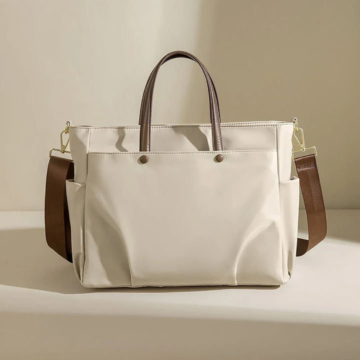 Grand sac à bandoulière noir pour ordinateur portable, idéal pour cours et études, en nylon robuste.