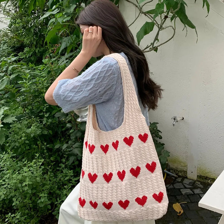 Sac cabas femme en crochet style bohème, accessoire mode idéal pour la plage et l'été.
