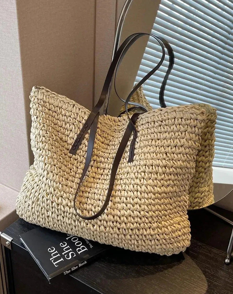 Sac d'été femme en osier naturel, design bohème élégant, accessoire indispensable pour la plage.