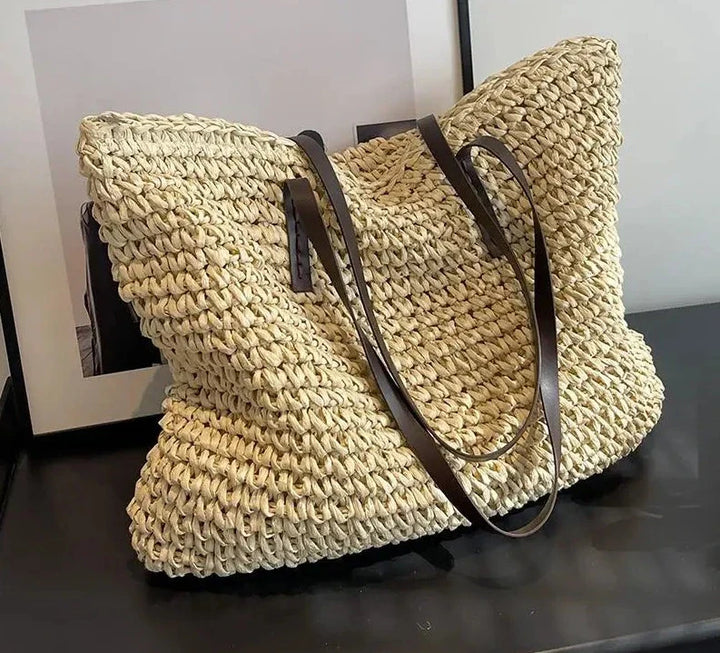 Sac femme en osier tressé pour la plage, style bohème authentique, parfait pour l'été.