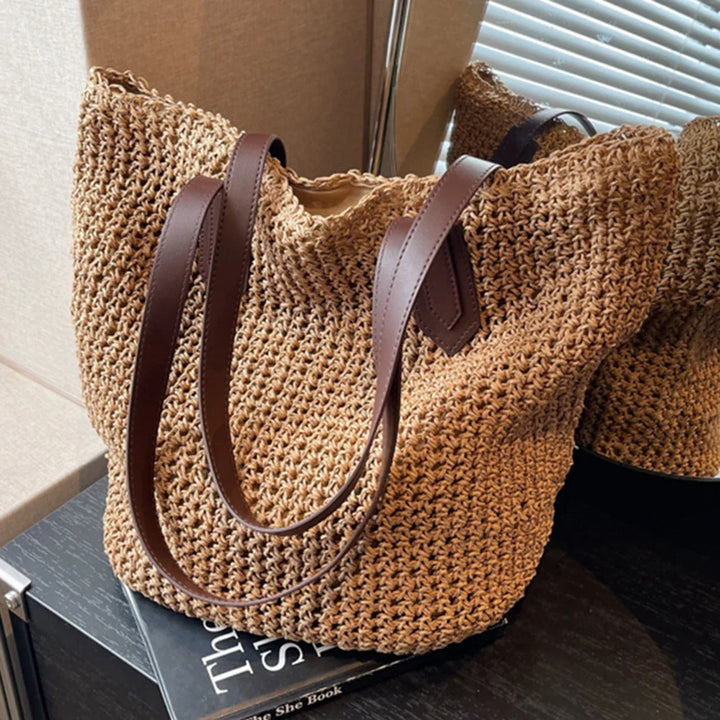 Sac de plage en paille pour femme, léger et chic, parfait pour l'été et les vacances.