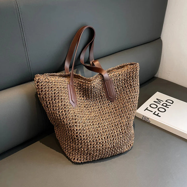 Sac fourre-tout en paille femme, indispensable pour la plage ou les vacances d'été, très pratique.