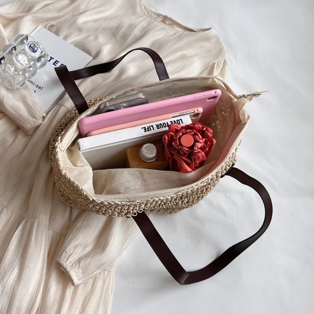 Élégant sac de plage femme en paille, léger et stylé, accessoire parfait pour l'été chic.