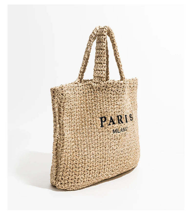 Sac de plage femme en paille style Azura. Grand et tressé, l'accessoire parfait pour les vacances d'été.