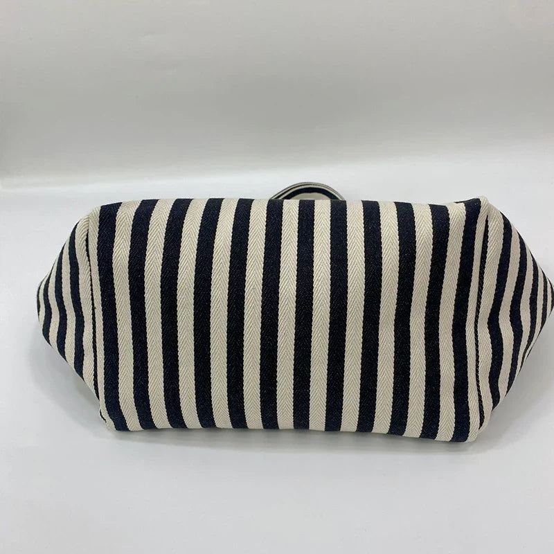 Sac de plage en toile canvas résistant pour l'été, grand et pratique pour toutes les sorties familiales.