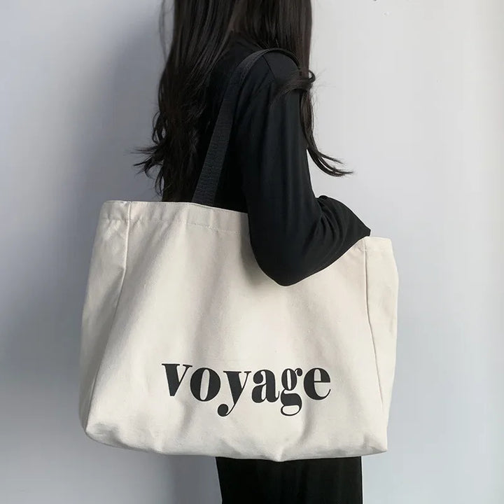 Sac de plage femme grand format en toile beige élégante pour l'été.