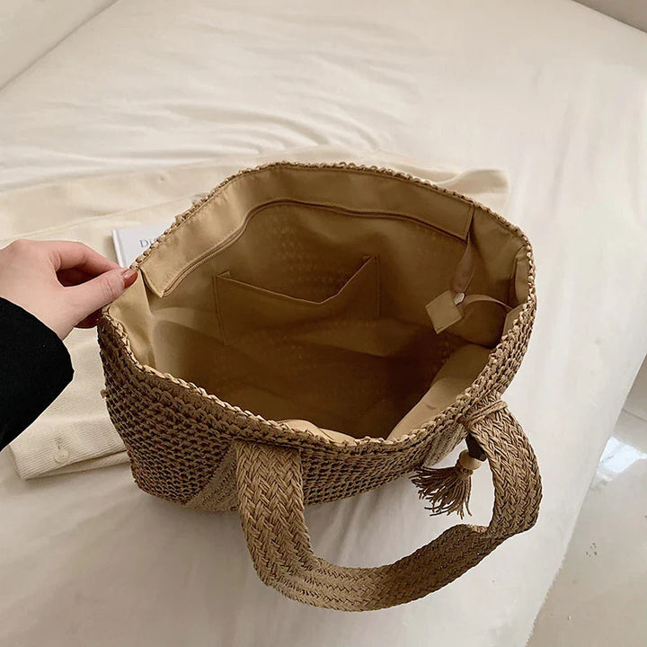 Sac de plage élégant en paille et coton, accessoire incontournable pour la femme moderne cet été.