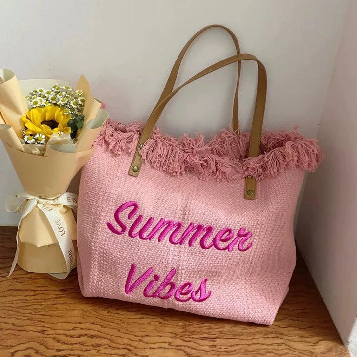 Sac de plage femme élégant et spacieux en toile, parfait pour l'été et les vacances. Accessoire mode indispensable.