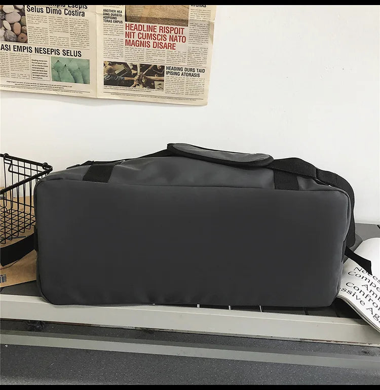 Sac de plage imperméable et résistant noir, idéal pour les voyages en famille et l'été.