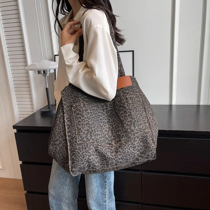 Sac de plage léopard femme avec anses robustes, grand et pratique pour l'été.