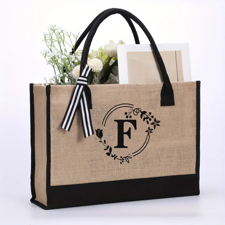 Grand sac personnalisé en jute pour la plage, élégant et fonctionnel.