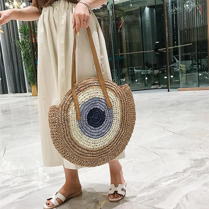 Sac de plage rond en paille tressée pour femme, style bohème chic, parfait pour l'été et les vacances.