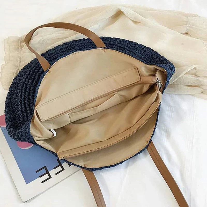 Sac rond paille bohème chic pour femme, idéal comme sac de plage ou accessoire de mode estival.