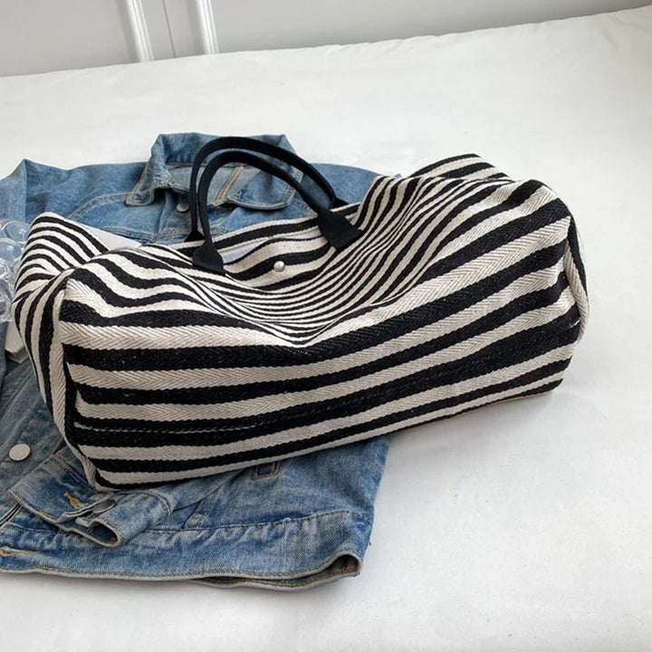 Sac de plage XL femme motif marinière rayé noir et blanc, cabas toile grand pour l'été et les vacances.