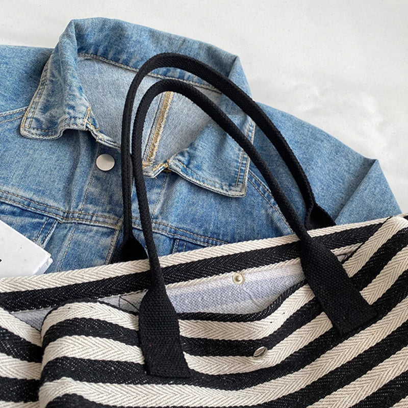 Sac cabas de plage XL marinière noir, élégant et grand pour femme, parfait pour le style estival rayé.
