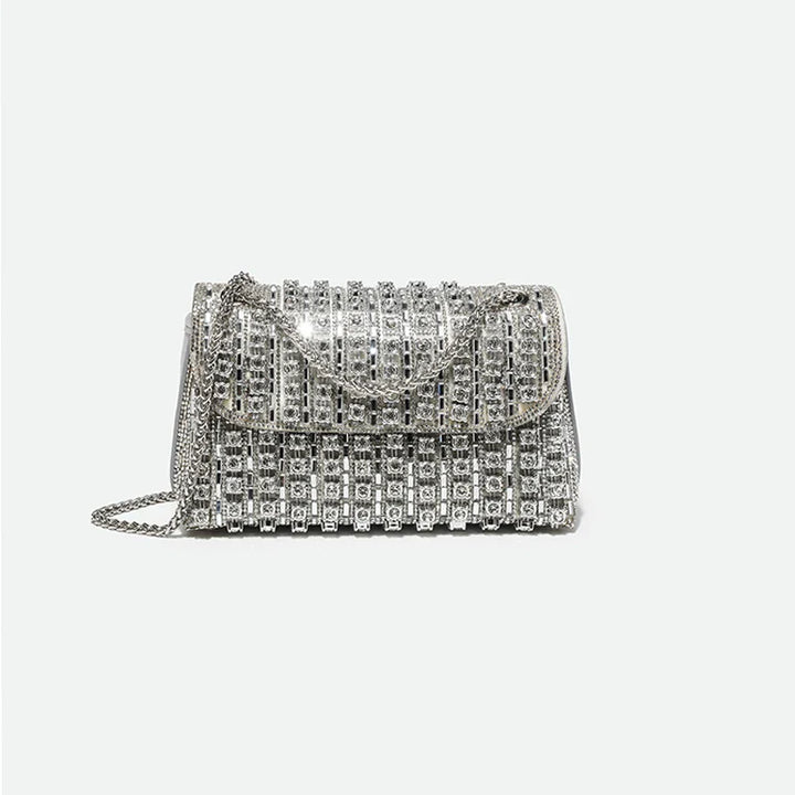 Sac de soirée femme scintillant, pochette élégante en strass argenté. Accessoire chic parfait pour mariage ou fête.