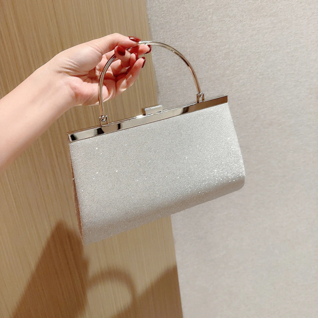Sac de soirée pailleté, pochette glamour pour femme, accessoire de mode chic pour un look élégant et festif.