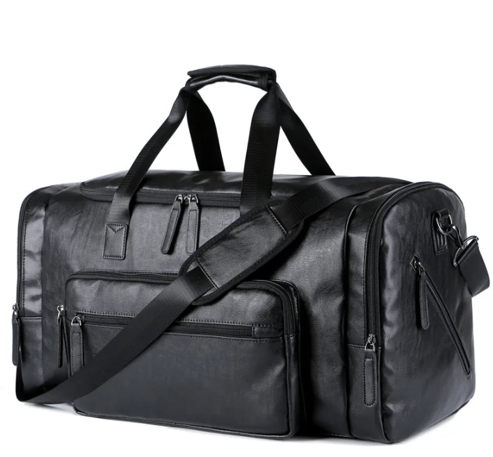 Accessoire de sport élégant : sac en cuir vegan marron, parfait pour aller à la salle.