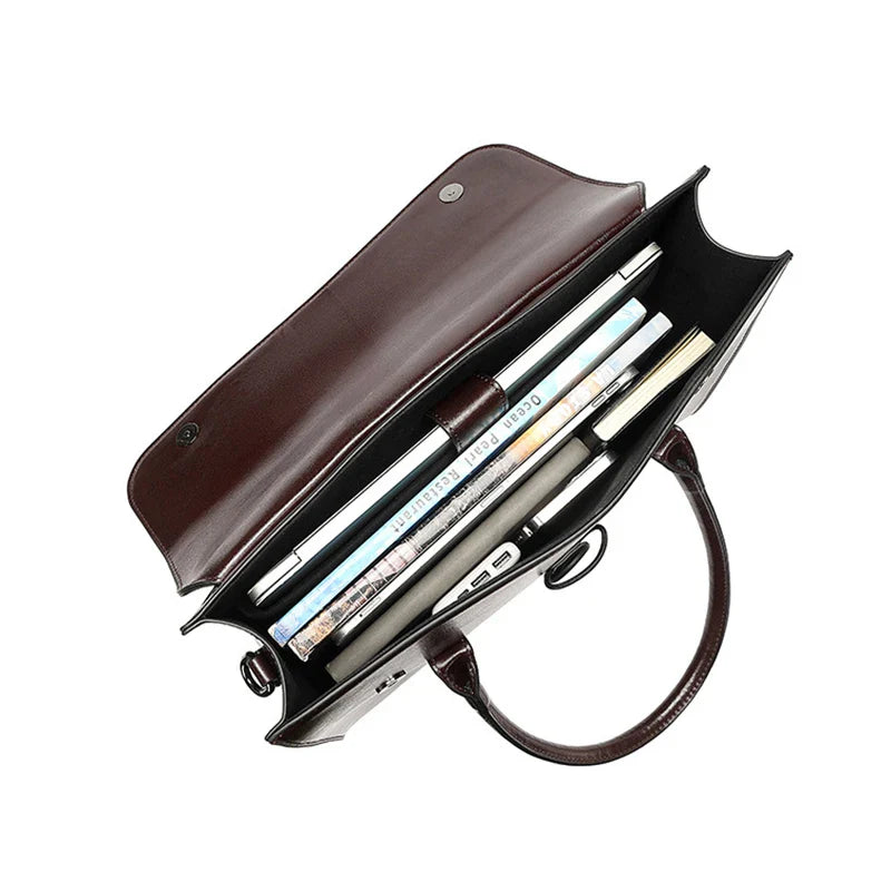 Accessoire femme Antonella: sac ordinateur en cuir vintage marron, robuste et stylé pour tout professionnel.