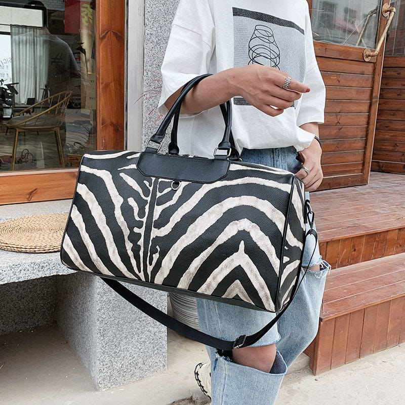 Sac cabas femme en cuir PU imprimé zèbre, tendance et spacieux pour un week-end ou courts séjours.