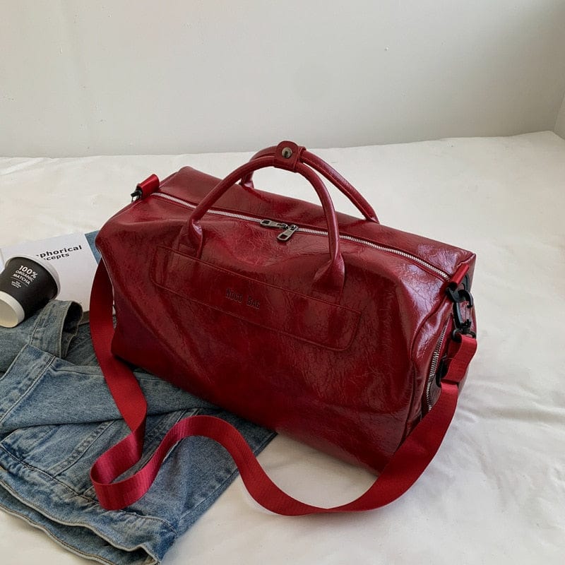 Accessoire de mode: sac de voyage femme en cuir PU avec fermeture éclair dorée, style élégant.