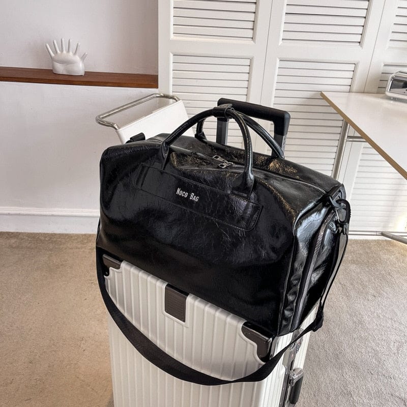 Sac de voyage en cuir PU pour femme, design moderne et grande capacité, idéal pour les weekends.