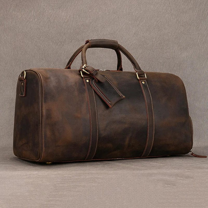 Sac cuir weekend pour homme, design intemporel, compagnon de voyage élégant et ultra durable.