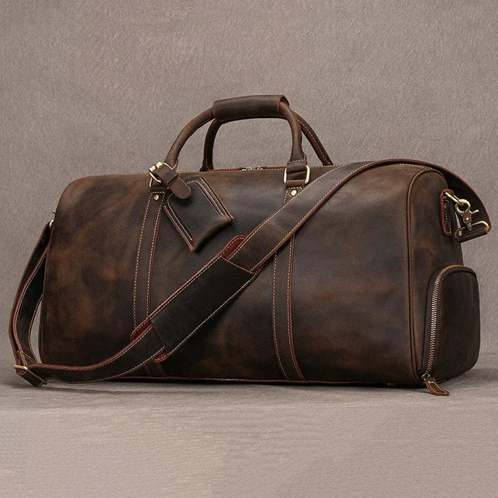 Sac weekend homme en cuir véritable noir, style raffiné pour un voyage organisé et chic.