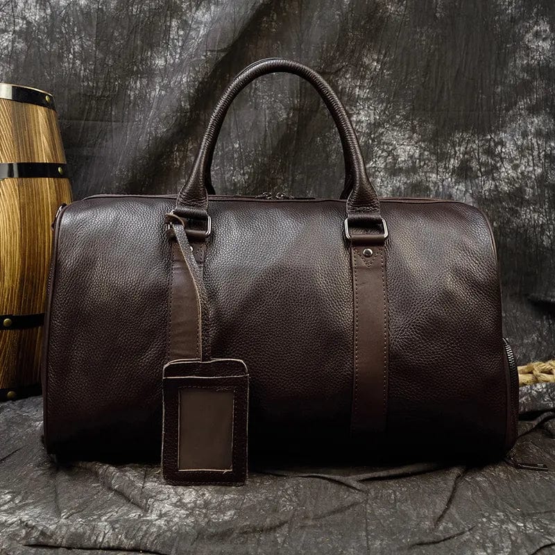 Sac de voyage homme en cuir véritable noir, design sophistiqué pour le sport et le weekend, marque de maroquinerie de luxe.