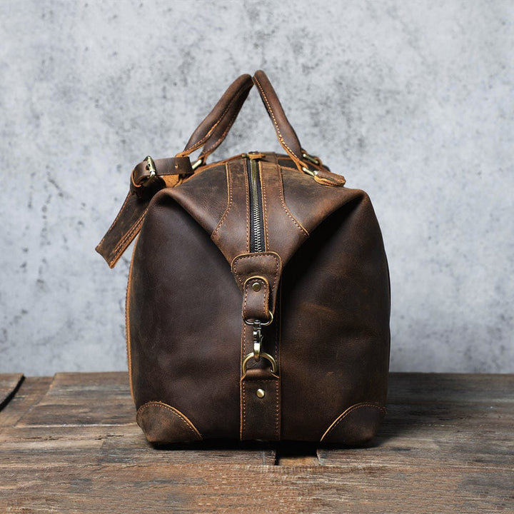 Sac de voyage homme en cuir véritable, grand compartiment, une pièce essentielle pour tout voyage.