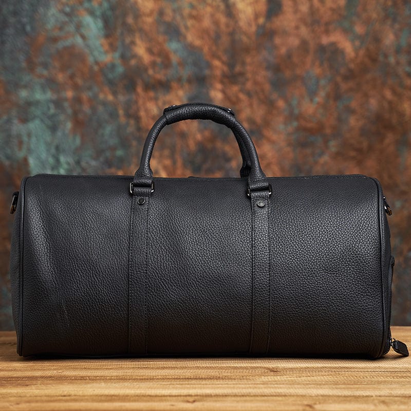 Intérieur doublé d'un sac de voyage en cuir, avec poches zippées pour organisation efficace.