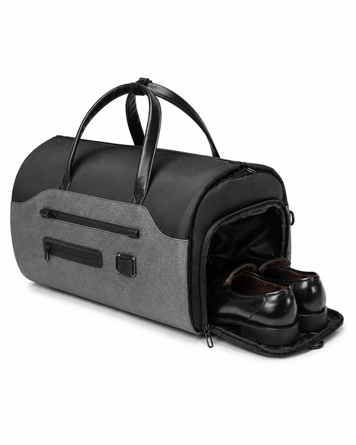 Sac de voyage duffle unisexe porté, parfait pour week-end ou sport. Bagage compact, élégant et multifonction pour tout voyage.