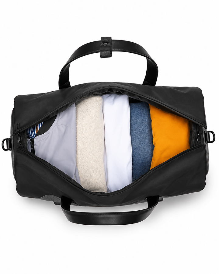 Détail du sac de voyage élégant, matière robuste et design chic. Sac duffle unisexe idéal pour le sport, week-end et voyage.