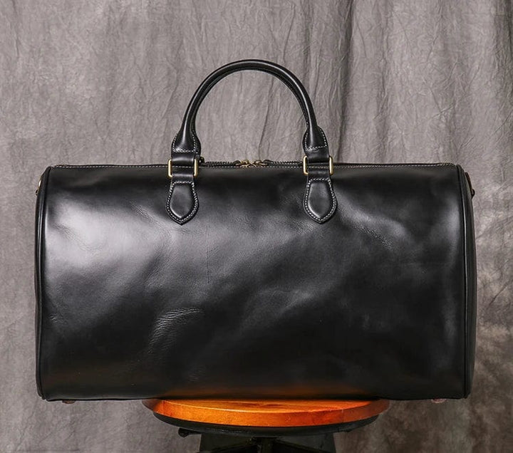 Sac de voyage homme en cuir noir, accessoire mode pour weekend, vue frontale