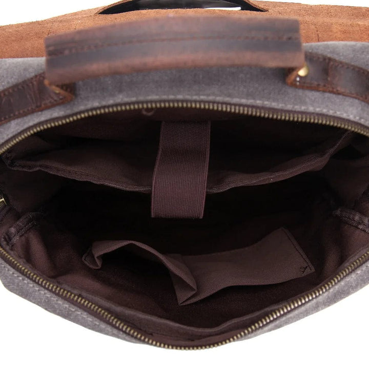 Sac à dos Bernard en toile beige et cuir pleine fleur, élégant et pratique pour le travail ou les voyages.