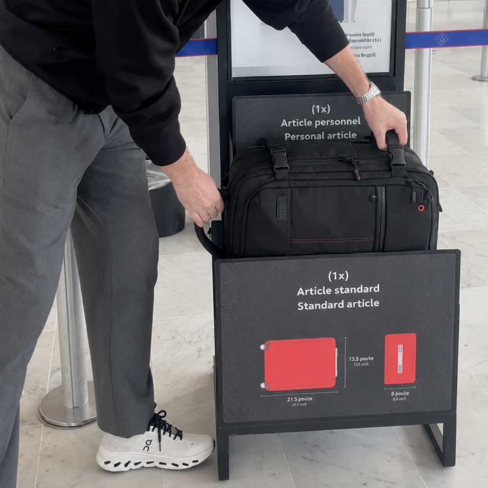 Sac à dos cabine extensible pour voyage en avion, offre grand espace de rangement et compression pratique.