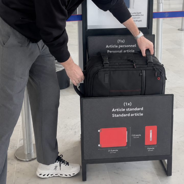 Sac à dos cabine extensible pour voyage en avion, offre grand espace de rangement et compression pratique.