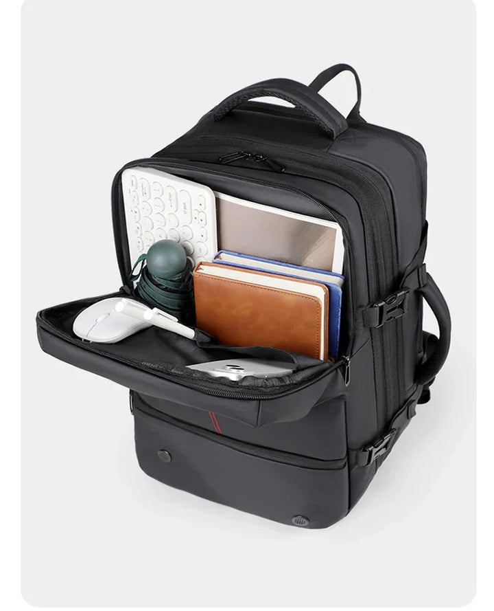 Sac à dos cabine pour homme ouvert, montrant l'intérieur spacieux et les poches organisées pour accessoires