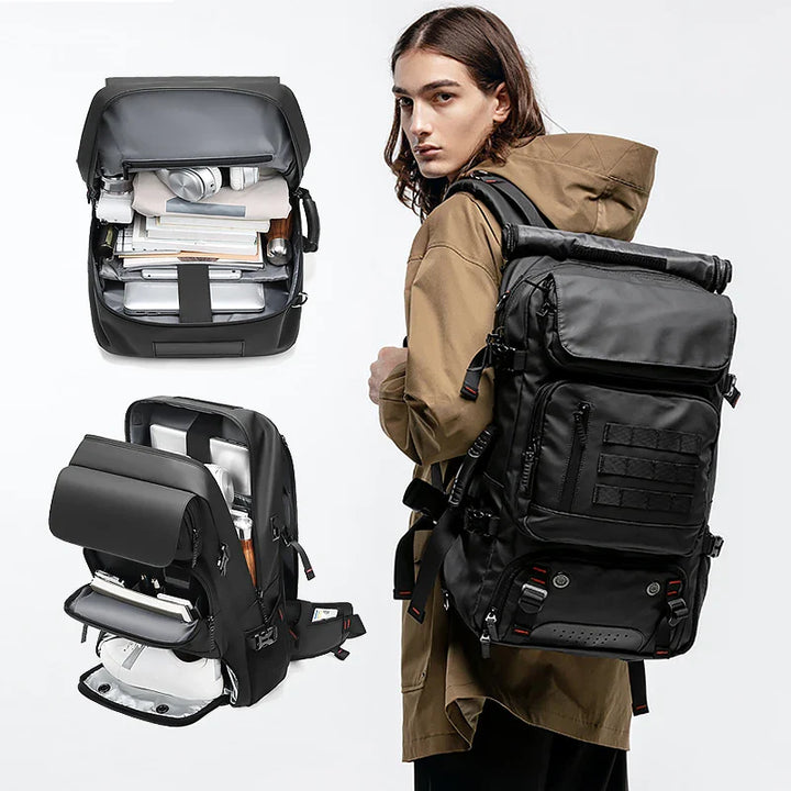 Gros plan sur le tissu étanche d'un sac à dos de voyage homme, avec poche pour ordinateur portable.