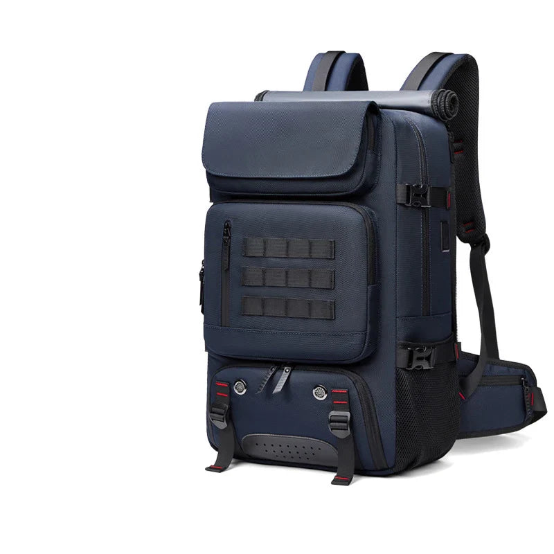 Détail du compartiment à chaussures intégré dans un sac à dos multifonctionnel de voyage pour homme.