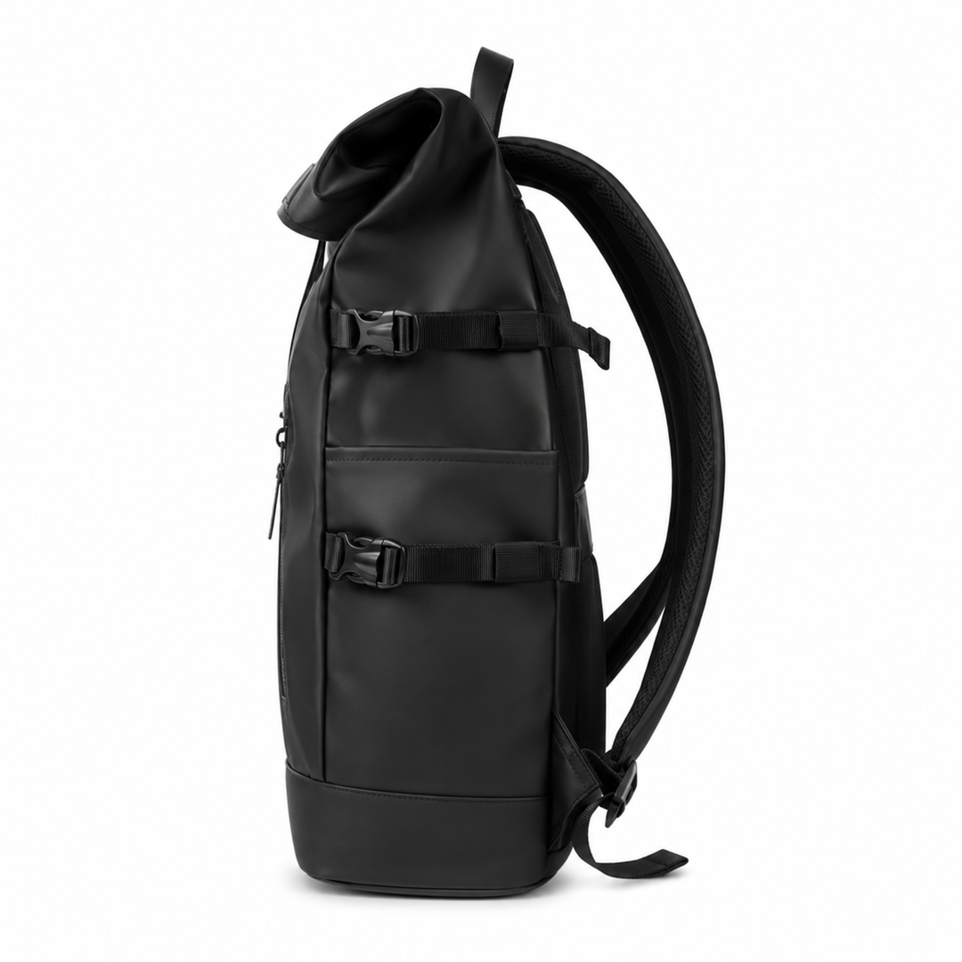 Sac à dos roll-top noir élégant, parfait pour le voyage, avec port USB et espace PC portable.