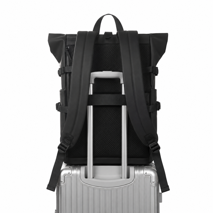 Sac à dos roll-top bleu tendance pour voyage, avec port USB pratique et compartiment ordinateur.