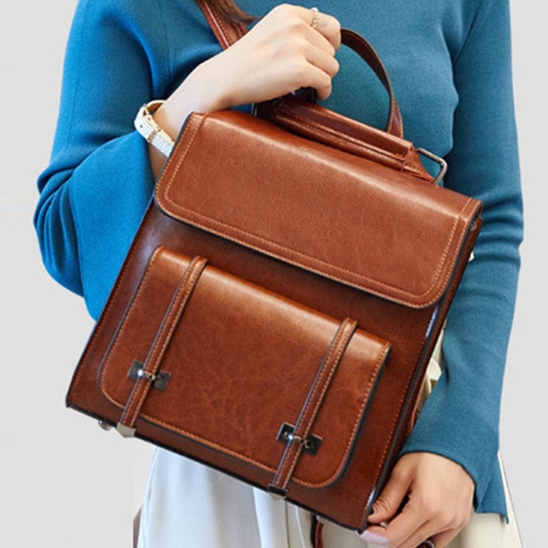 Sac à dos en cuir noir chic pour femme, design moderne, parfait accessoire de mode urbain